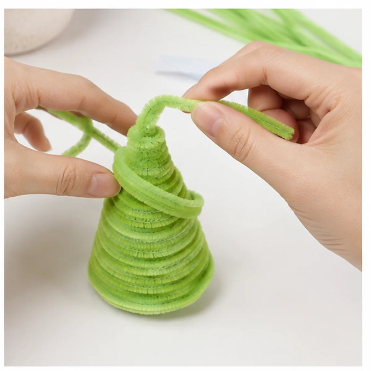 DIY Pipe-Cleaner Christmas Tree House Kit with Lights – product detail image 2