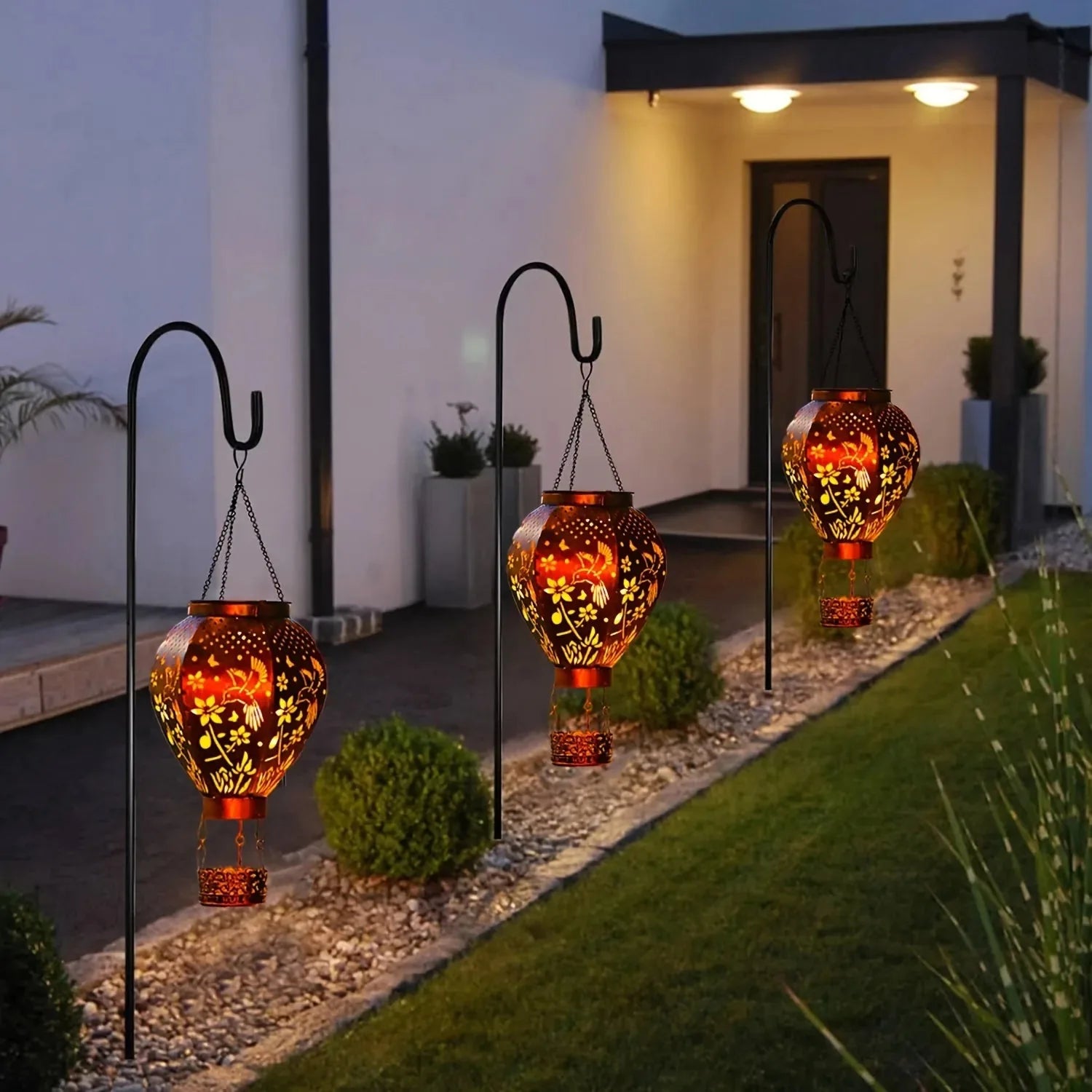 Solar Hot Air Balloon Lantern – Auto-On, Hollow-Out Projection, Weatherproof