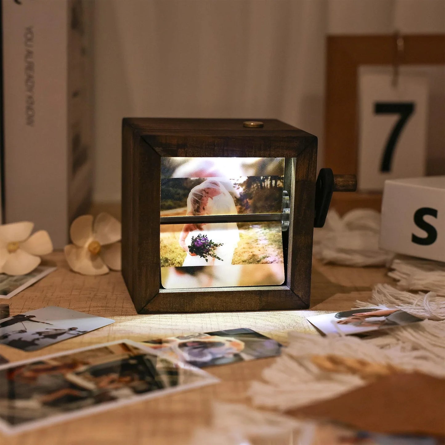 Lighted Hand-Crank Flipbook Photo Box – 16 Photos – product image 5